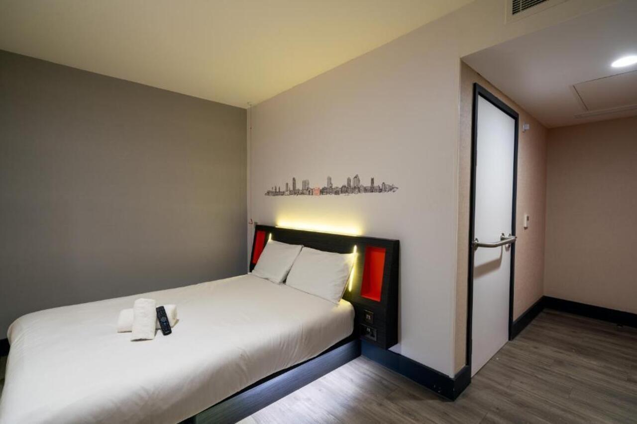 Easyhotel Leeds Экстерьер фото