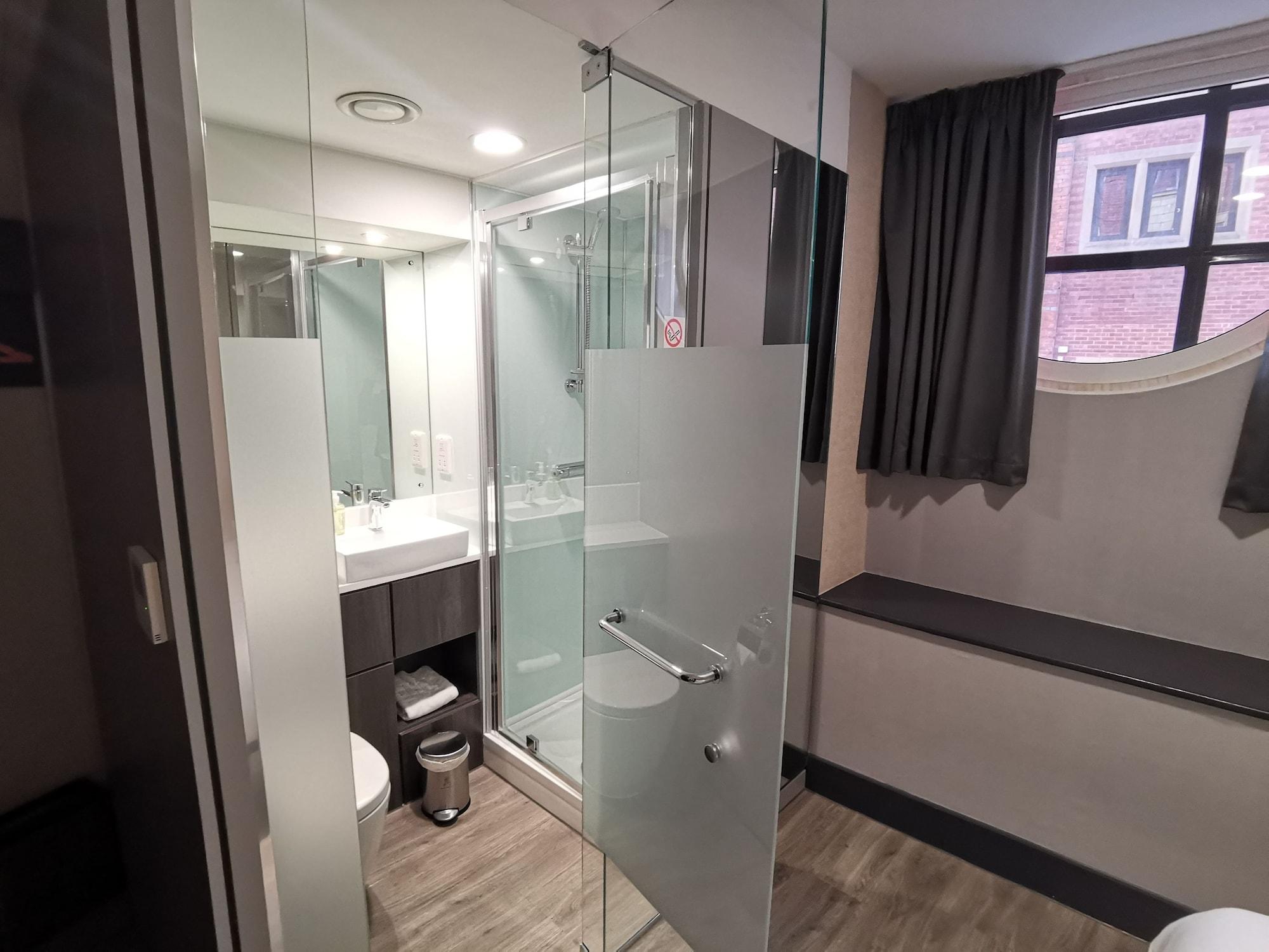 Easyhotel Leeds Экстерьер фото