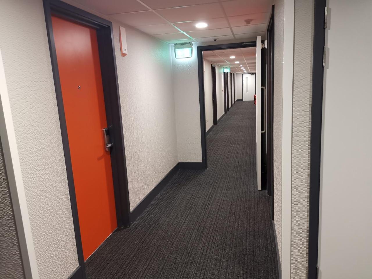 Easyhotel Leeds Экстерьер фото